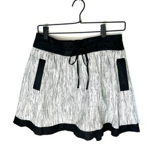 Banana republic adorable mini skirt with pockets! Size 4